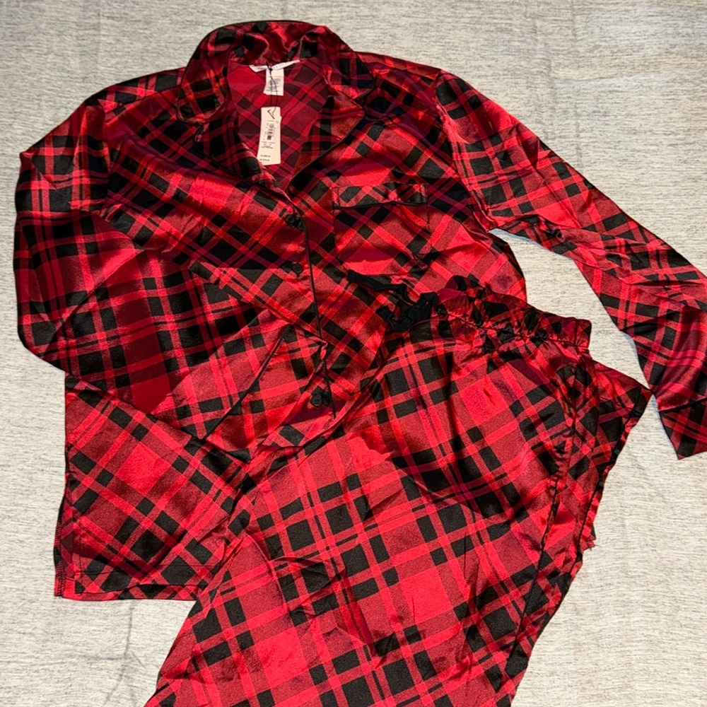 Victoria’s Secret Satin Pajama set